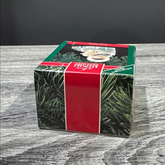 Hallmark | Frosty Friends #11 (1990) - Vintage Collectible Keepsake Ornament - Picture 7 of 17